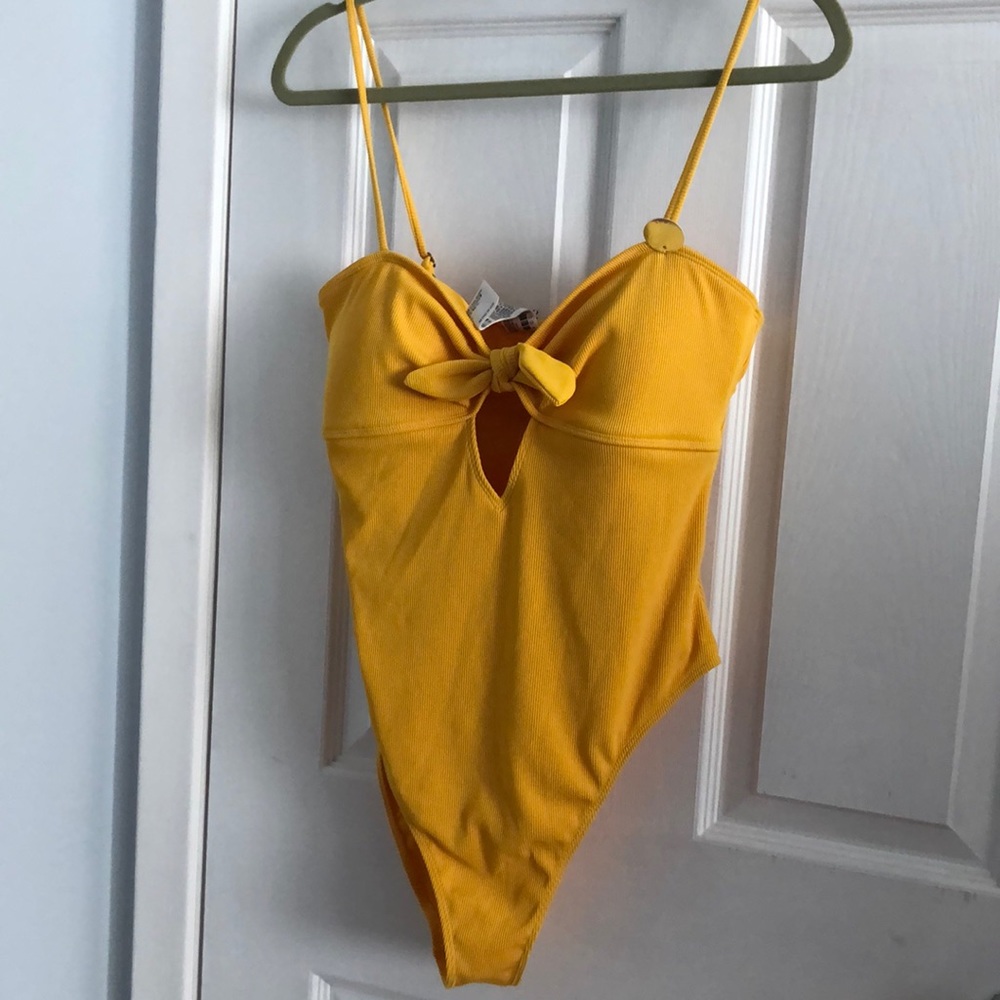 One piece swim suit
